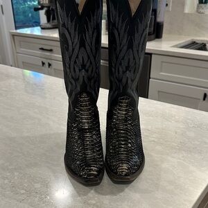 Freebird Woodland Python like new 8 Black and Gray Western Boots
